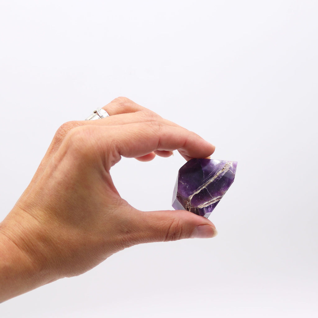 Gemstone Points approx 6cm (0.5KG) – African Amethyst (approx 8 pieces close-up, NooEdge UK