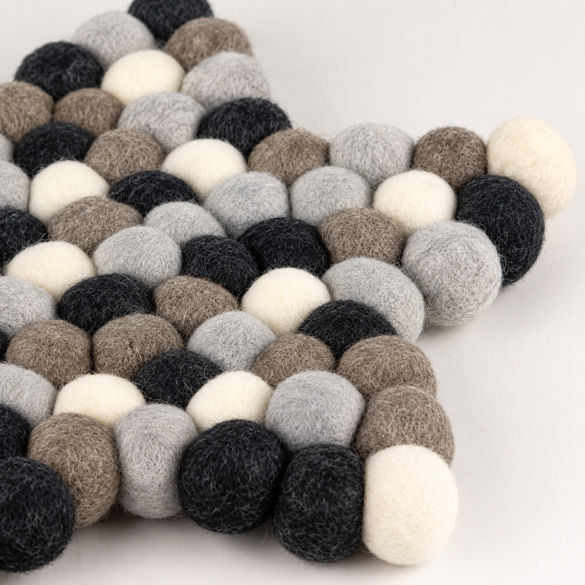 Felt Ball Star Centre Mat – Multi Grey Colour, NooEdge UK